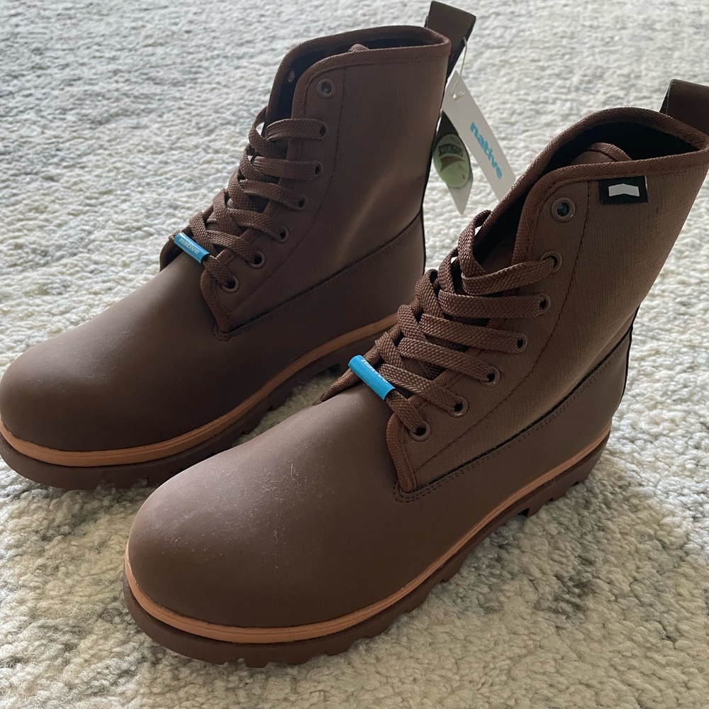 Native Johnny treklite Unisex boots NWT